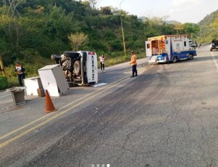 Diario Frontera, Frontera Digital,  Sucesos, ,Tras colisión entre dos vehículos resultó dos heridos en los túneles que comunica a Mérida con El Vigía
