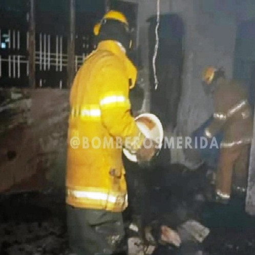 Diario Frontera, Frontera Digital,  Deportes, ,Bomberos indaga causa del incendio
de una estructura en Tucaní
