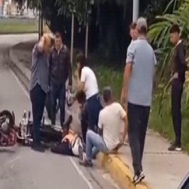 Diario Frontera, Frontera Digital,  Sucesos, ,Funcionaria de la PNB resultó lesionada 
entre dos motos en Mérida