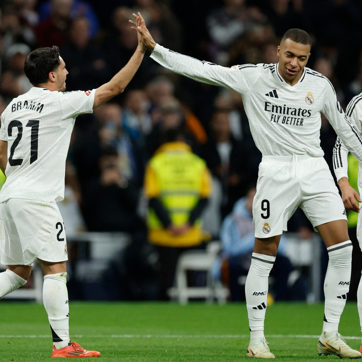 Diario Frontera, Frontera Digital,  Deportes, ,Real Madrid se pone segundo al ganar al Sevilla en la despedida de Navas