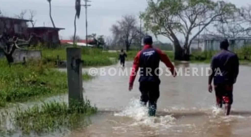 Diario Frontera, Frontera Digital,  El Vigía Panamericana, ,Bomberos desalojó una familia en Palmarito por desbordamiento del Río San Pedro