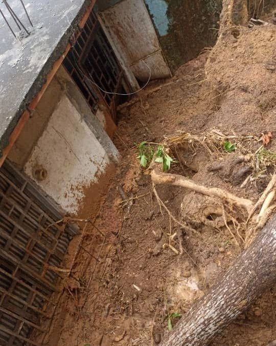 Diario Frontera, Frontera Digital,  El Vigía Panamericana, ,Cinco viviendas de la Cascarita - Barrio 5 de Julio en El Vigía quedaron con los patios tapiados de barro