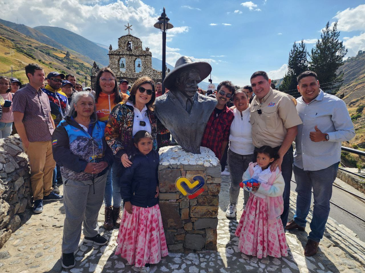 Diario Frontera, Frontera Digital,  Páramo, ,Gobernador Jehyson Guzmán y Venezuela Bella rehabilitaron la capilla de piedra