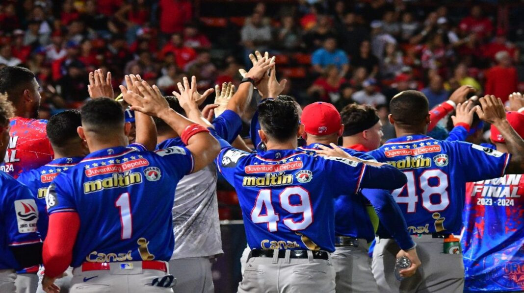 Diario Frontera, Frontera Digital,  Deportes, ,Tiburones sorprendió a Licey en su regreso a la Serie del Caribe