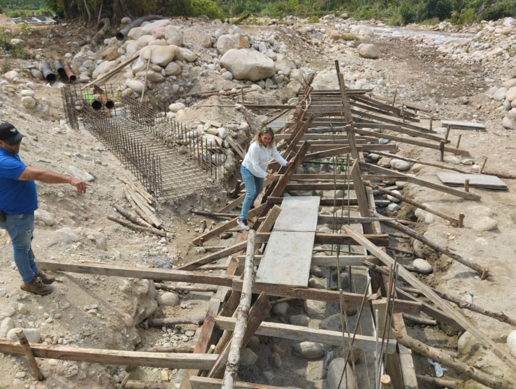 Diario Frontera, Frontera Digital,  El Vigía Panamericana, ,Prosiguen obras de reconstrucción del dique toma 
sobre el río Tucaní en la zona Panamericana de Mérida