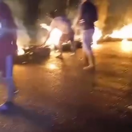 Diario Frontera, Frontera Digital,  El Vigía Panamericana, ,Con quema de cauchos y cacerolazos protestan por apagones en Guachizón