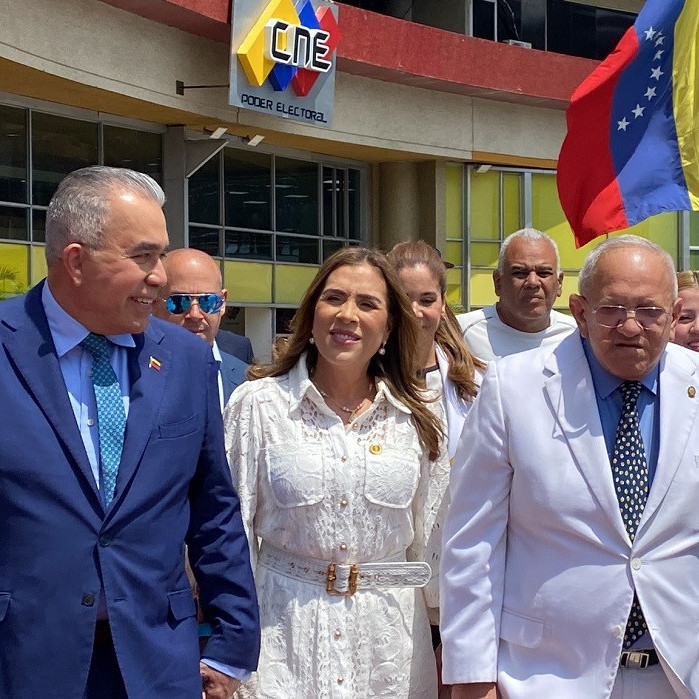 Diario Frontera, Frontera Digital,  Politica, ,Luis Eduardo Martínez inscribe su candidatura presidencial por Acción Democrática ante el CNE