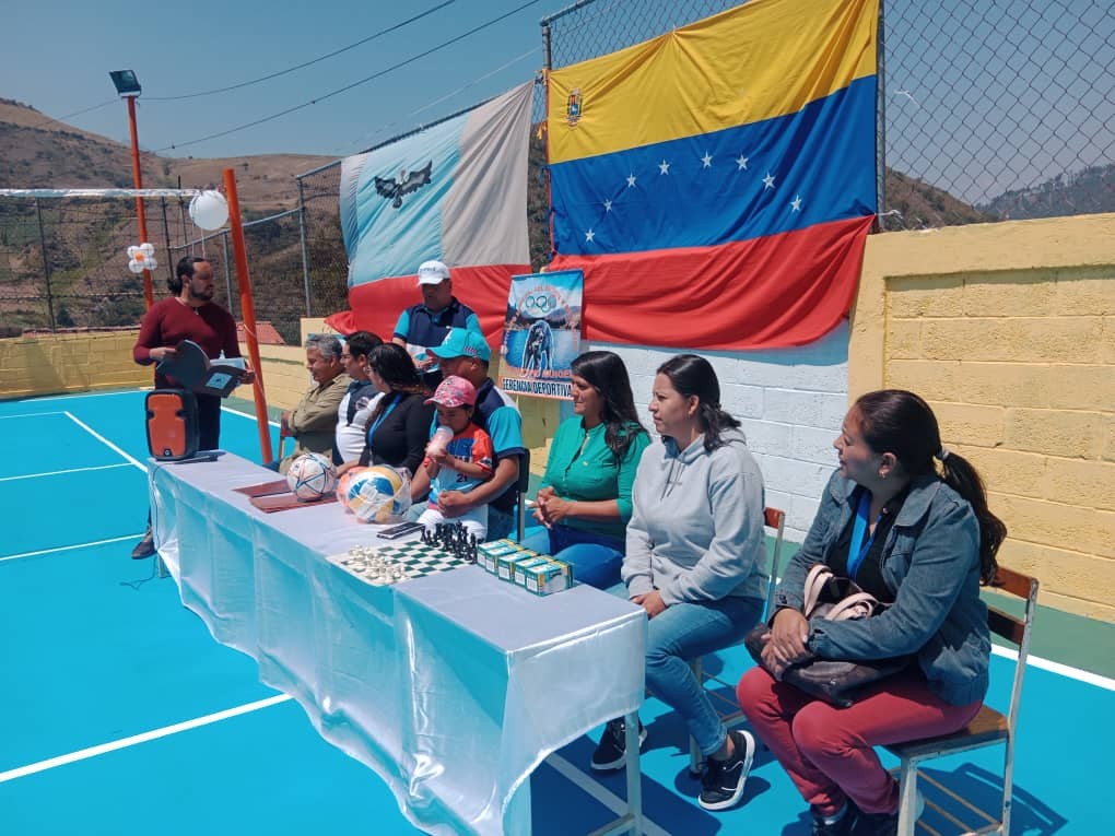 Diario Frontera, Frontera Digital,  Páramo, ,Con todo éxito se inauguró rehabilitación de cancha deportiva 
del sector La Cruz de la parroquia Mucurubá