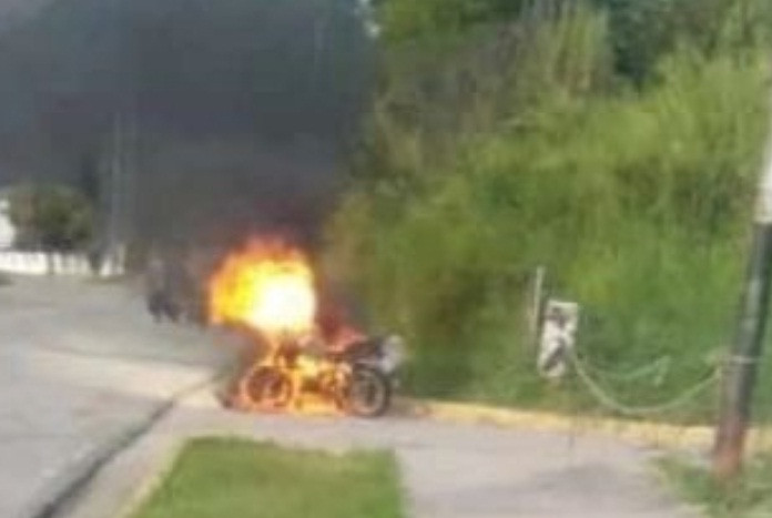 Diario Frontera, Frontera Digital,  Sucesos, ,Bomberos sofocaron incendio de un vehículo de dos ruedas en Mérida