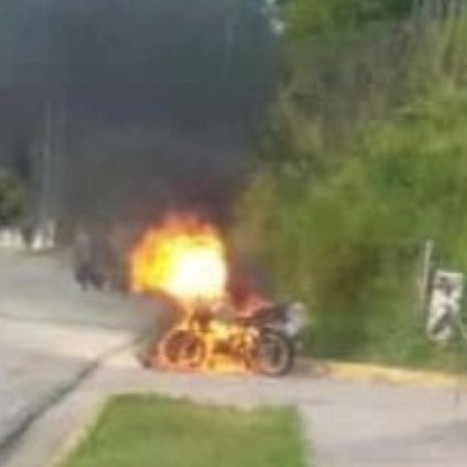 Diario Frontera, Frontera Digital,  Sucesos, ,Bomberos sofocaron incendio de un vehículo de dos ruedas en Mérida