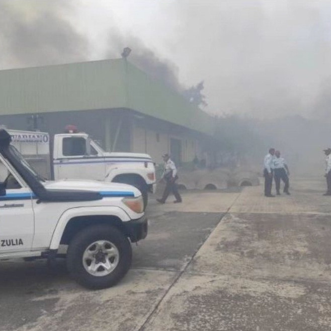 Diario Frontera, Frontera Digital,  Sucesos, ,Bomberos indagan incendio en bollas de petróleo que causó alarma en Santa Bárbara del Zulia