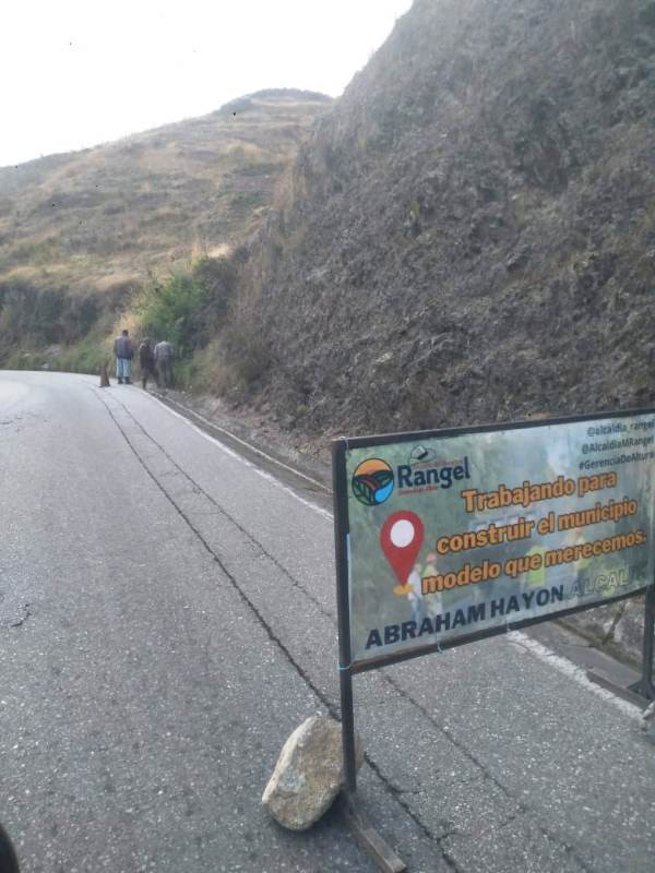 Diario Frontera, Frontera Digital,  Páramo, ,Dirección de Servicios Públicos de Rangel realizó mantenimiento vial
a la altura del monumento “Loca Luz Caraballo”