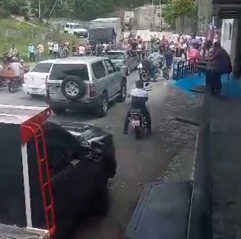 Diario Frontera, Frontera Digital,  Mocoties, ,Habitantes de Tovar trancaron la vía hacia Bailadores por la ausencia de agua en sus hogares