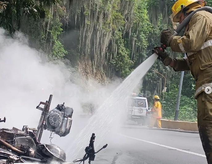 Diario Frontera, Frontera Digital,  Sucesos, ,Bomberos indagan causa del incendio que consumió una moto en la Trasandina