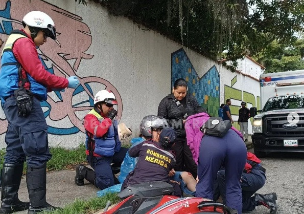 Diario Frontera, Frontera Digital,  Sucesos, ,Ciudadana lesionada en colisión entre una moto y una unidad de transporte público en Mérida