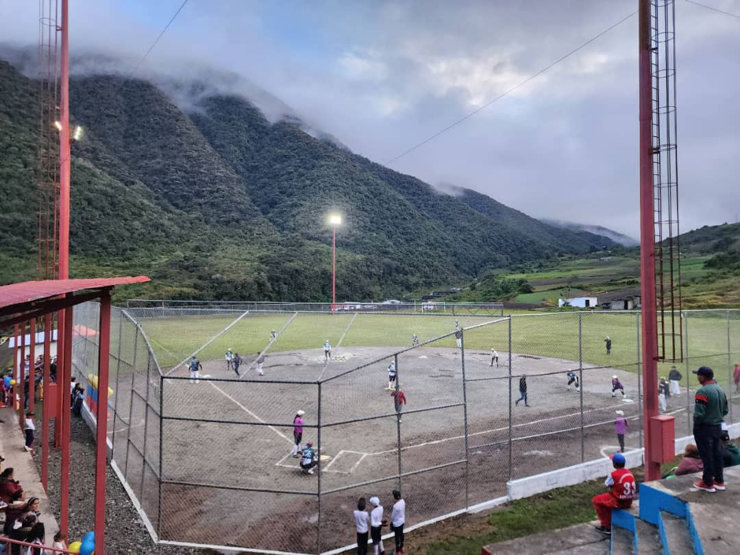 Diario Frontera, Frontera Digital,  Páramo, ,Gobernador Jehyson Guzmán recuperó Estadio José Francisco Cabrera en Santo Domingo