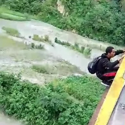 Diario Frontera, Frontera Digital,  Sucesos, ,Transeúntes evitaron que un joven se lanzara desde el Puente Chama