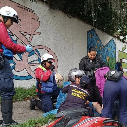 Diario Frontera, Frontera Digital,  Sucesos, ,Ciudadana lesionada en colisión entre una moto y una unidad de transporte público en Mérida