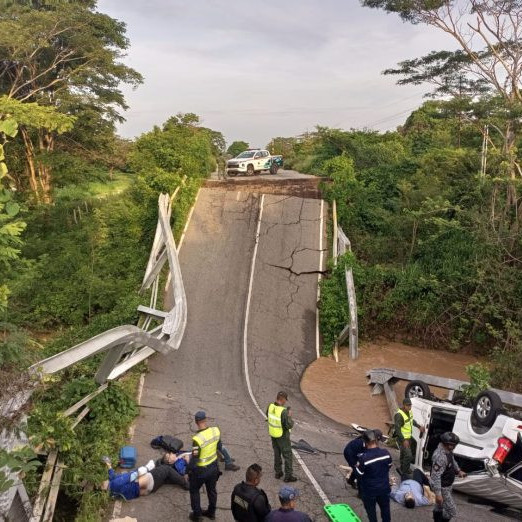 Diario Frontera, Frontera Digital,  Sucesos, ,Un fallecido y tres heridos por el colapso de un puente entre Falcón y Zulia