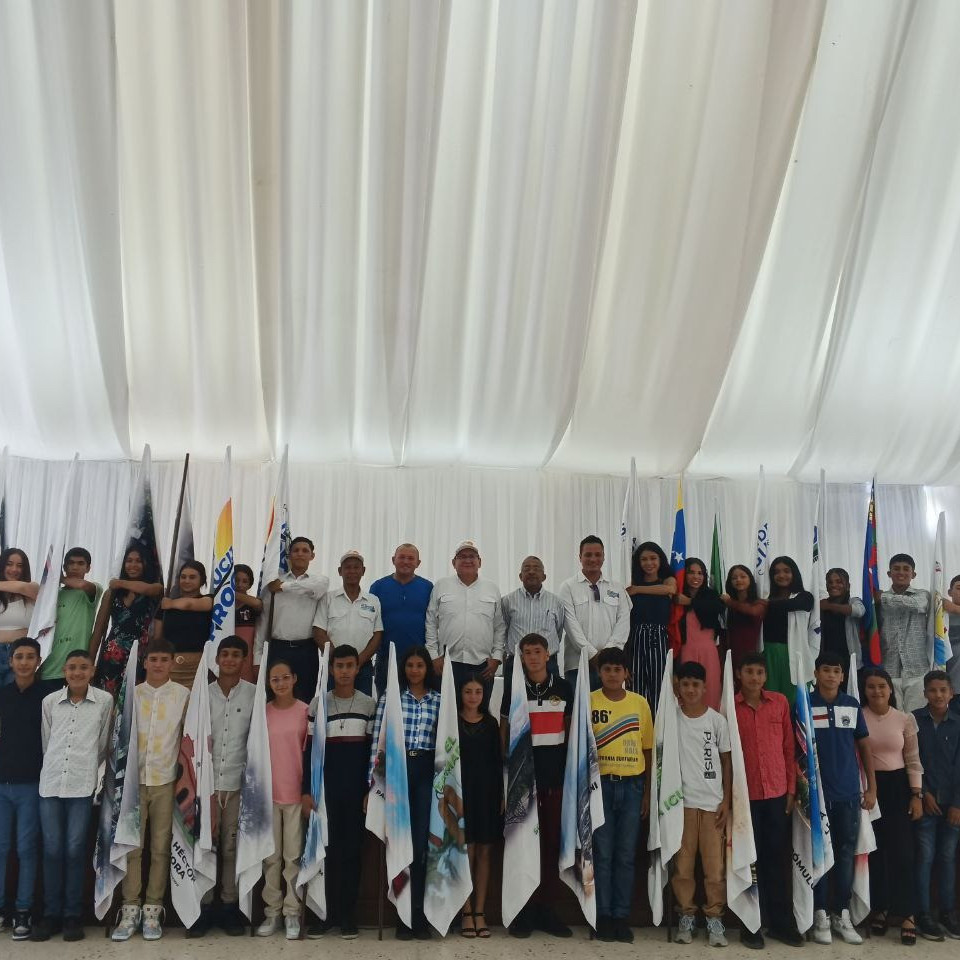 Diario Frontera, Frontera Digital,  El Vigía Panamericana, ,Alcaldía de Alberto Adriani creó la agrupación de banderas y dotó de uniformes a sus integrantes