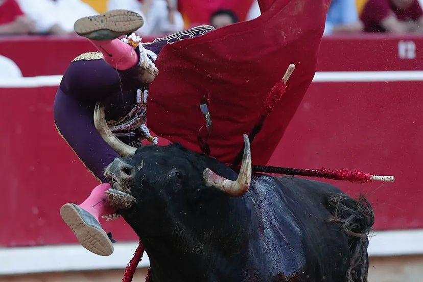 Diario Frontera, Frontera Digital,  Entretenimiento, ,Ensangrentado triunfo a tumba abierta de Borja Jiménez en Pamplona