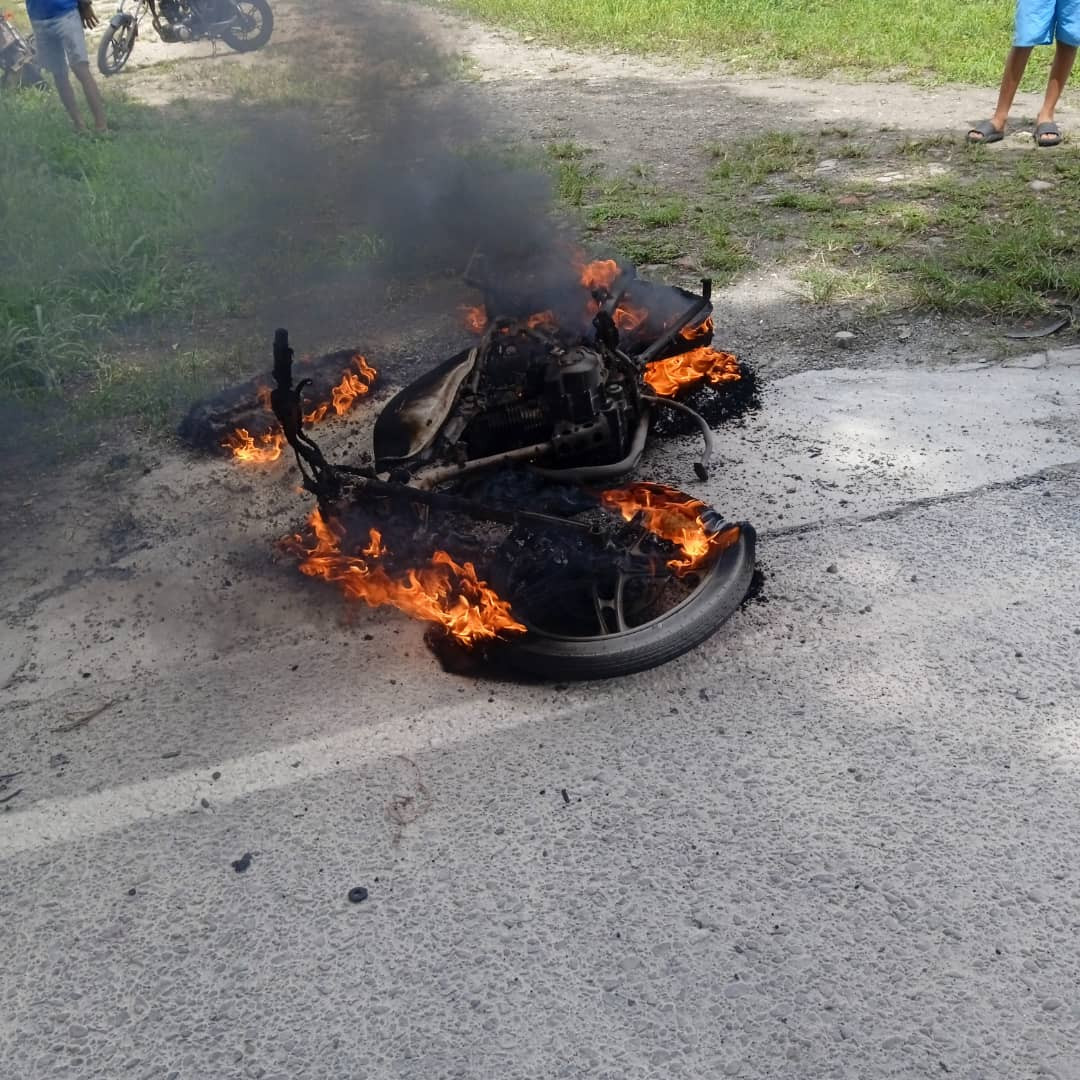 Diario Frontera, Frontera Digital,  Sucesos, ,Ciudadano motorizado presentó heridas en el rostro tras impactar con otra moto en El Vigía