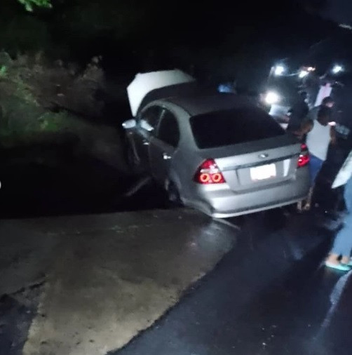 Diario Frontera, Frontera Digital,  Sucesos, ,Cayó un carro al caño La Mina en El Vigía