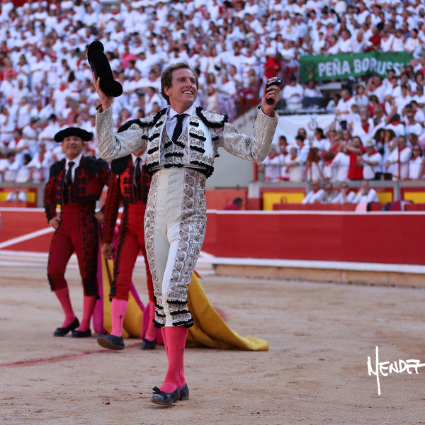 Diario Frontera, Frontera Digital,  Entretenimiento, ,Mal los toros, peor los toreros: un espadazo de Román, mitin de Leal