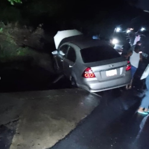 Diario Frontera, Frontera Digital,  Sucesos, ,Cayó un carro al caño La Mina en El Vigía