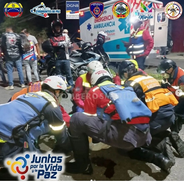 Diario Frontera, Frontera Digital,  Sucesos, ,Dos jóvenes damas resultaron lesionadas tras volcar moto sobre la vía en Mérida