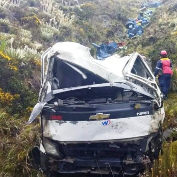 Diario Frontera, Frontera Digital,  Sucesos, ,Vuelco de camión dejó un fallecido
y un herido en la Trasandina
