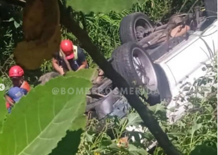 Diario Frontera, Frontera Digital,  Sucesos, ,Dos personas lesionadas tras el vuelco de una camioneta en la Trasandina