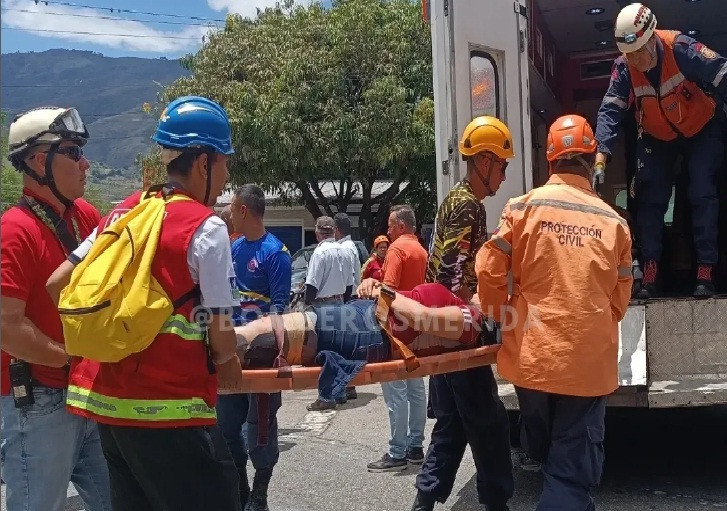 Diario Frontera, Frontera Digital,  Sucesos, ,Dos ciudadanas resultaron lesionadas en una colisión múltiple en Mérida