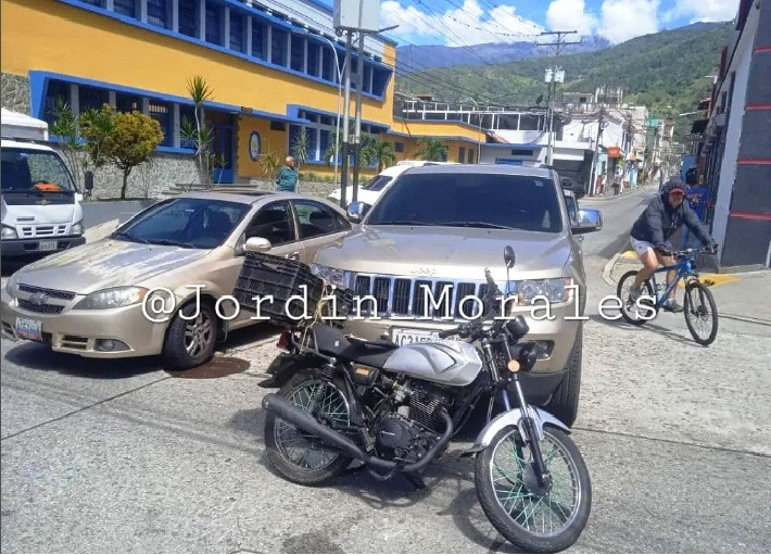 Diario Frontera, Frontera Digital,  Sucesos, ,Ciudadano sexagenario resultó herido
en colisión entre una moto y un camioneta en Mérida