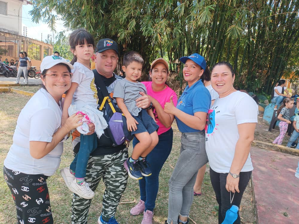 Diario Frontera, Frontera Digital,  El Vigía Panamericana, ,Alcalde Alberto Suárez regala sonrisas a niños de Caracciolo Parra Olmedo