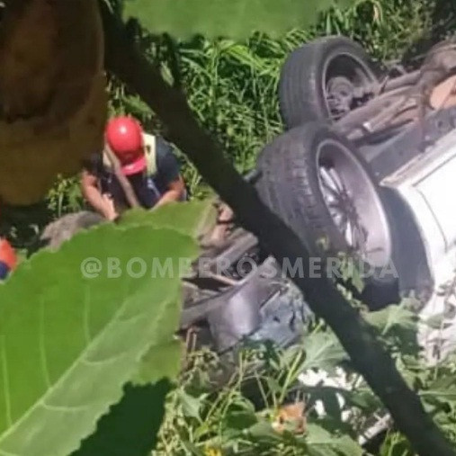 Diario Frontera, Frontera Digital,  Sucesos, ,Dos personas lesionadas tras el vuelco de una camioneta en la Trasandina