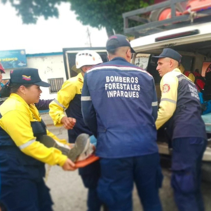 Diario Frontera, Frontera Digital,  Sucesos, ,Dos jóvenes heridos tras colisión entre un vehículo y una moto en Mérida