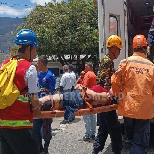 Diario Frontera, Frontera Digital,  Sucesos, ,Dos ciudadanas resultaron lesionadas en una colisión múltiple en Mérida