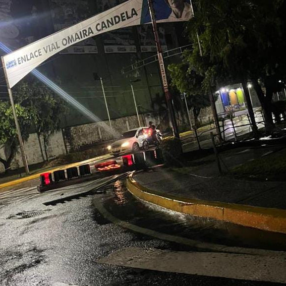 Diario Frontera, Frontera Digital,  El Vigía Panamericana, ,Lluvias y fuertes vientos tumbaron semáforo de la avenida Bolívar de El Vigía