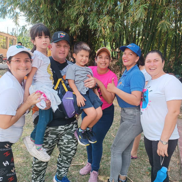 Diario Frontera, Frontera Digital,  El Vigía Panamericana, ,Alcalde Alberto Suárez regala sonrisas a niños de Caracciolo Parra Olmedo