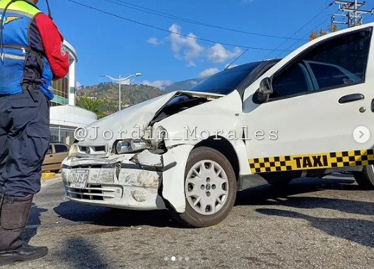 Diario Frontera, Frontera Digital,  Sucesos, ,Dos heridos en colisión entre dos vehículos en Mérida