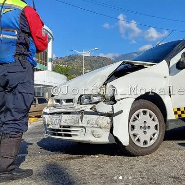 Diario Frontera, Frontera Digital,  Sucesos, ,Dos heridos en colisión entre dos vehículos en Mérida