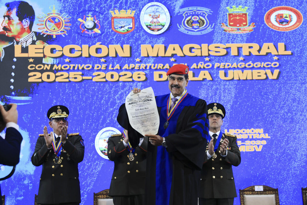 Diario Frontera, Frontera Digital,  Nacionales, ,Maduro recibió honoris causa de universidad militar venezolana ante "amenazas" de EE UU