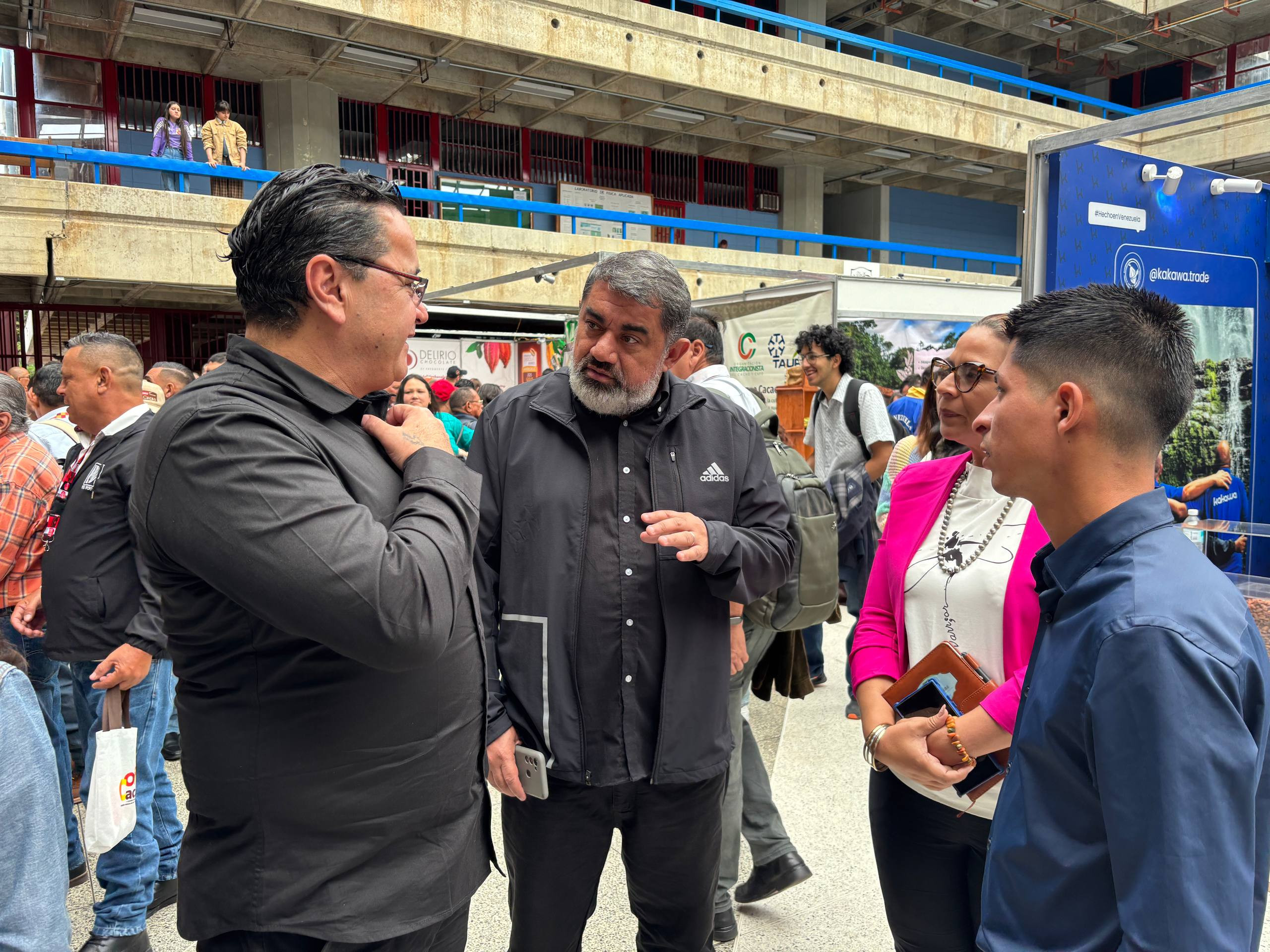 Diario Frontera, Frontera Digital,  Regionales, ,El parlamentario Armando Lobo, hizo entrega del documento al rector de la ULA, Mario Bonucci e informó que este estípula, reconocer el origen ecológico del cacao en la región, además se incluye al rubro agrícola en el registro de bienes del patrimonio del Estado Bolivariano de Mérida y por último se notifica a las autoridades y organizaciones para que activen procesos de fomento, protección y difusión,Legisladores merideños entregaron acuerdo para impulsar al cacao como patrimonio histórico