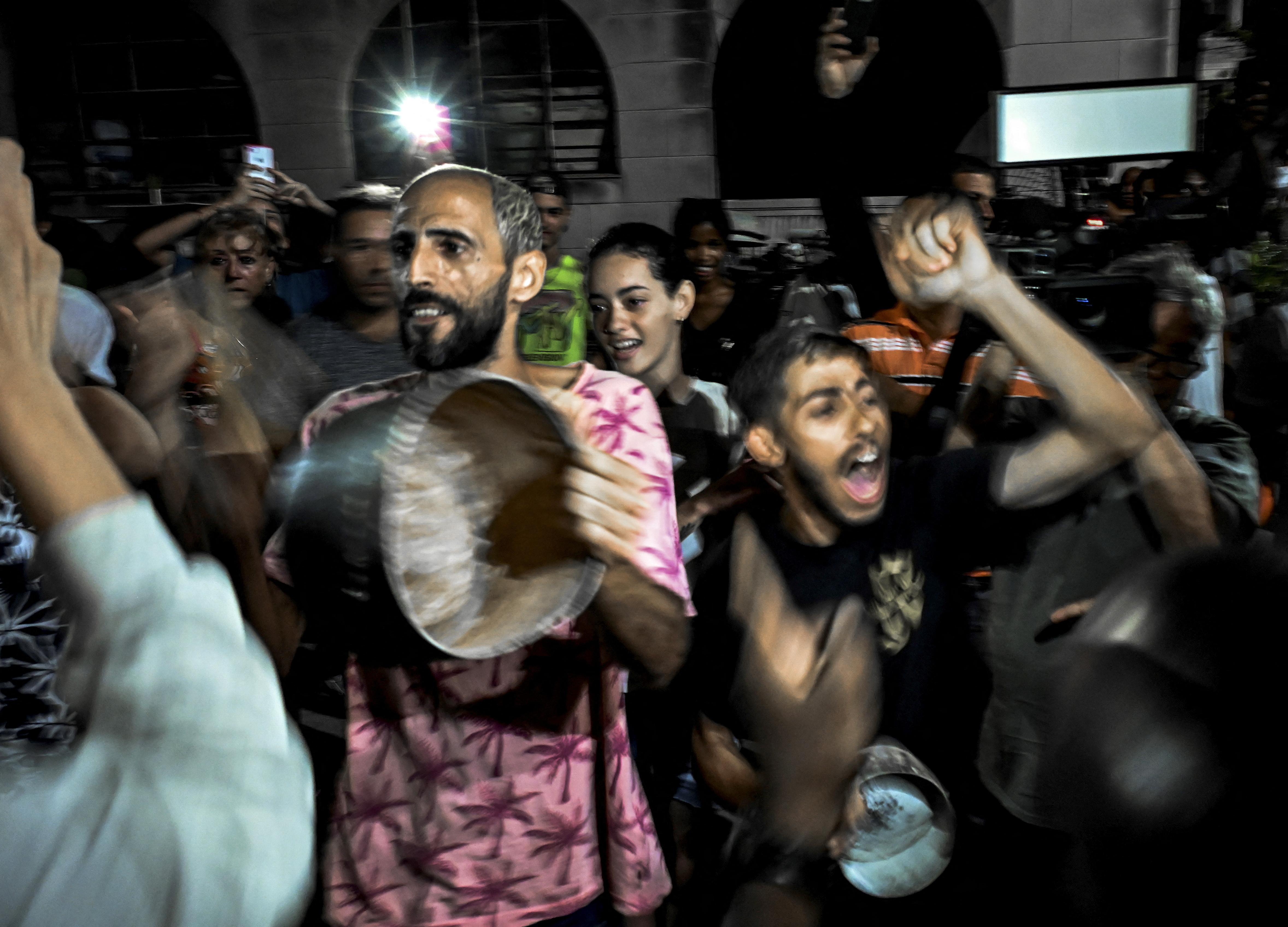 Diario Frontera, Frontera Digital,  Internacionales, ,La dictadura cubana impuso penas de prisión de seis y cinco años a seis ciudadanos en Manicaragua, provincia de Villa Clara, por participar en protestas pacíficas con “toques de calderos (cacerolas)”,La dictadura cubana condenó a seis manifestantes 
a más de cinco años de prisión por protestar con cacerolas