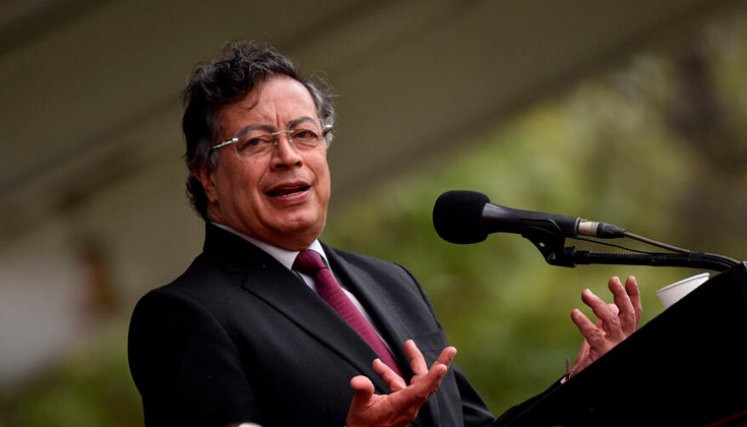 Diario Frontera, Frontera Digital,  Internacionales, ,Gustavo Petro, presidente de Colombia,Presidente noctámbulo: Petro madrugó a lanzar pullas 
a Uribe, Mac Master y a defender su Constituyente