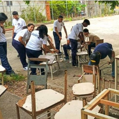 Diario Frontera, Frontera Digital,  El Vigía Panamericana, ,Estudiantes iniciaron la rehabilitación de sillas y mesas del Liceo 19 de Abril de El Vigía