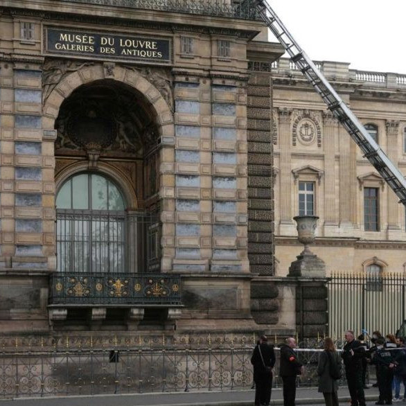 Diario Frontera, Frontera Digital,  Internacionales, ,Anatomía de un golpe relámpago: cómo robaron joyas invaluables del Louvre de París en apenas siete minutos