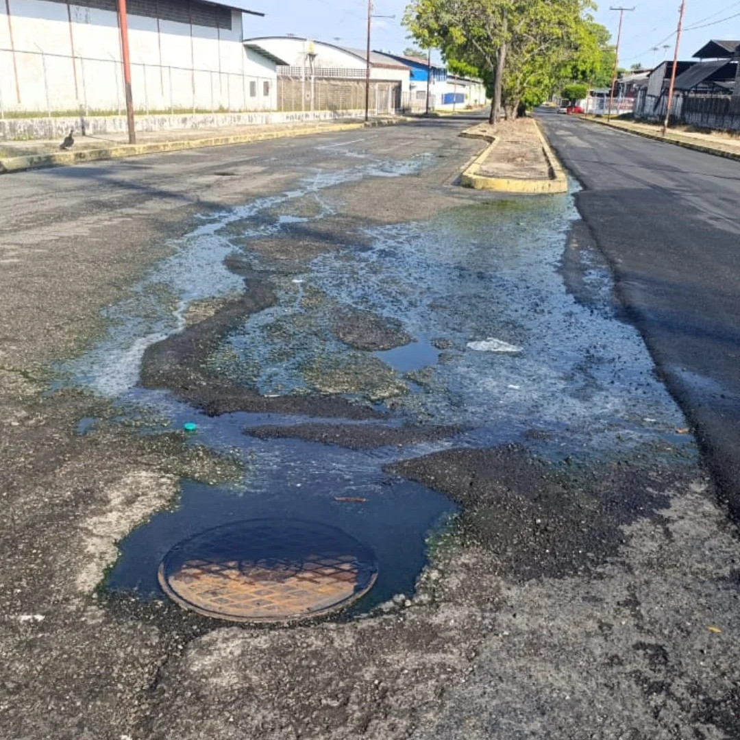 Diario Frontera, Frontera Digital,  El Vigía Panamericana, ,Desbordamiento de aguas negras atentan contra asfaltado de la Zona Industrial de El Vigía