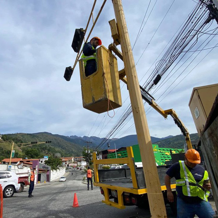 Diario Frontera, Frontera Digital,  Regionales, ,Alcalde Nelson Álvarez intensifica plan de rehabilitación del sistema de semáforos en Mérida